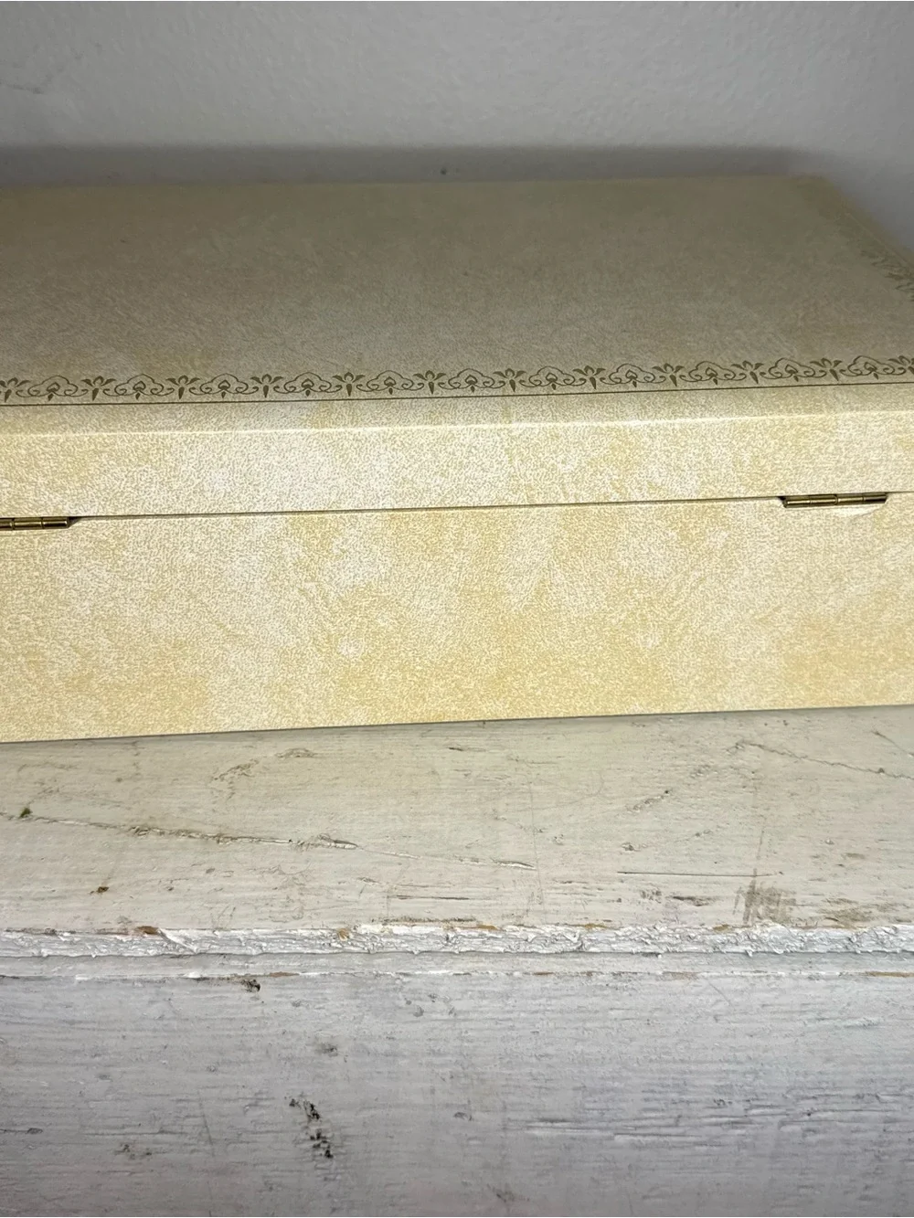 N/A vintage cream